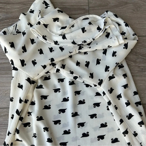 Merced & Madison Swan Patter Flared Sleeve Blouse - Picture 13 of 13